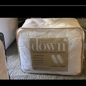 - - White down medium comforter, charter … queen